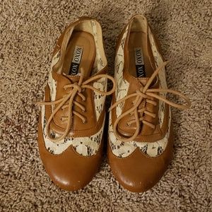 Oxford Style Shoes Size 8.5 Wide